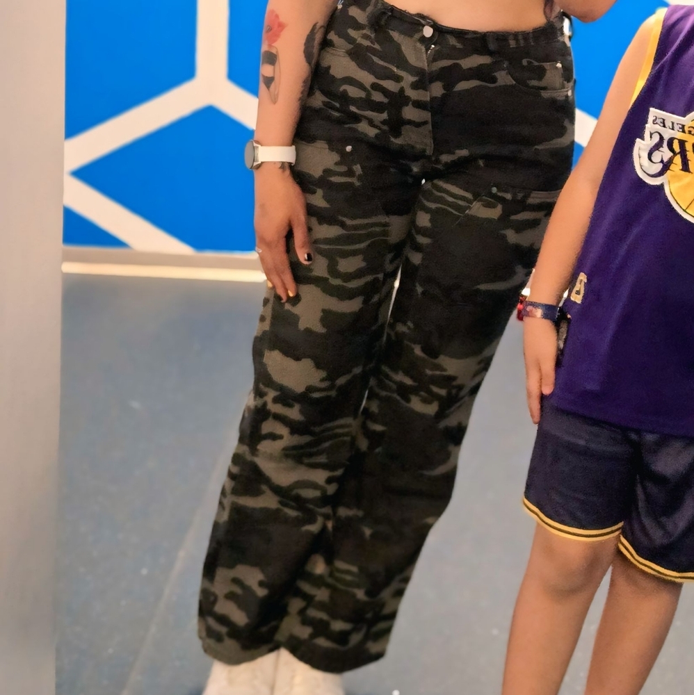 Trendy Camouflage Cargo Trousers - Picture 7 of 7